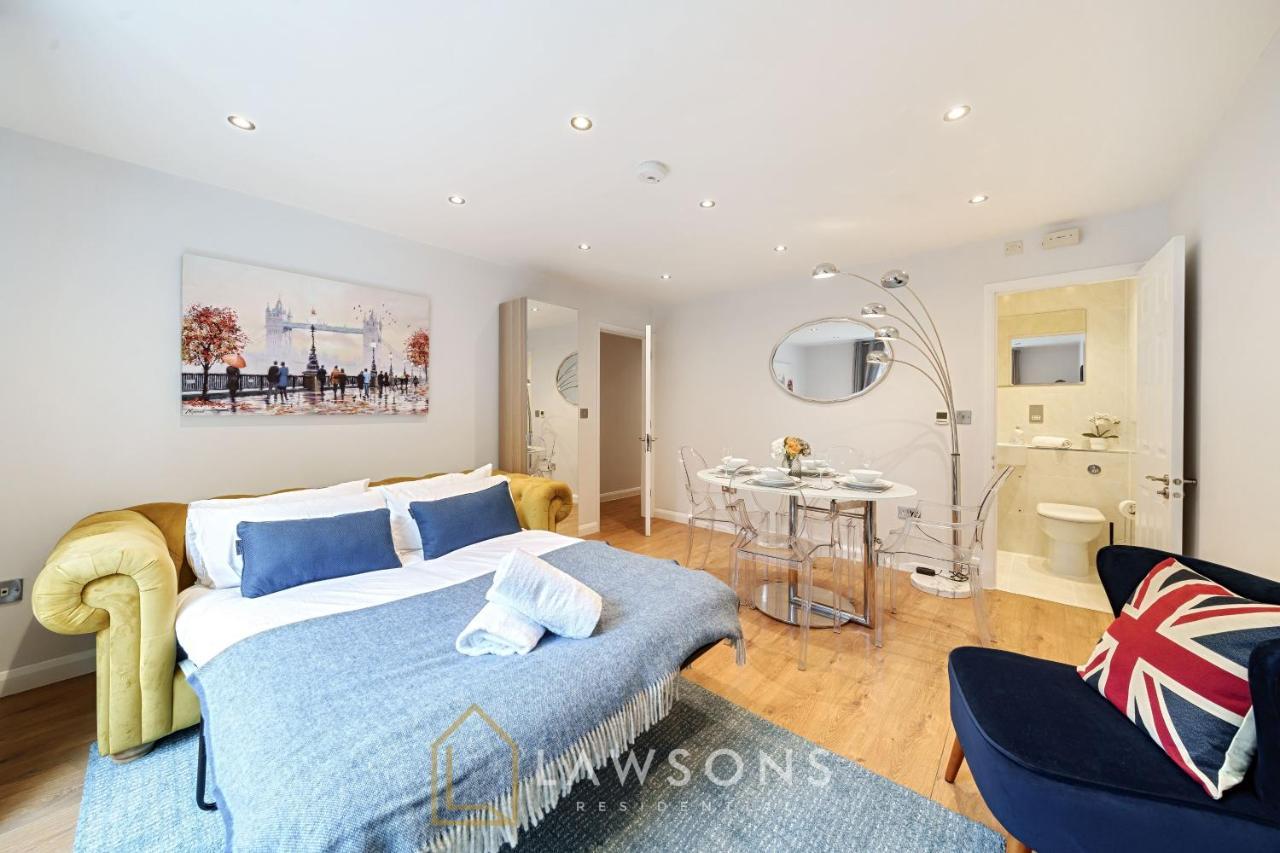 Stylish Living By Lawsons - 3 En Suites Windsor Exterior photo